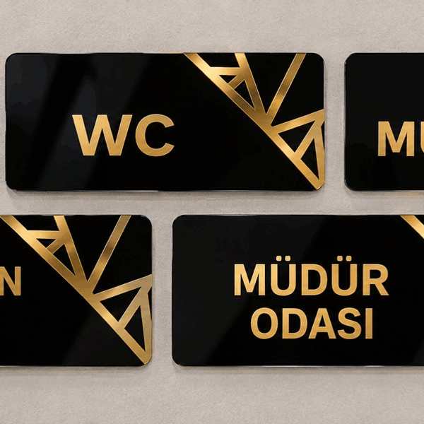 Gold Folyo Detaylı Siyah Pleksi Kapı İsimliği görsel